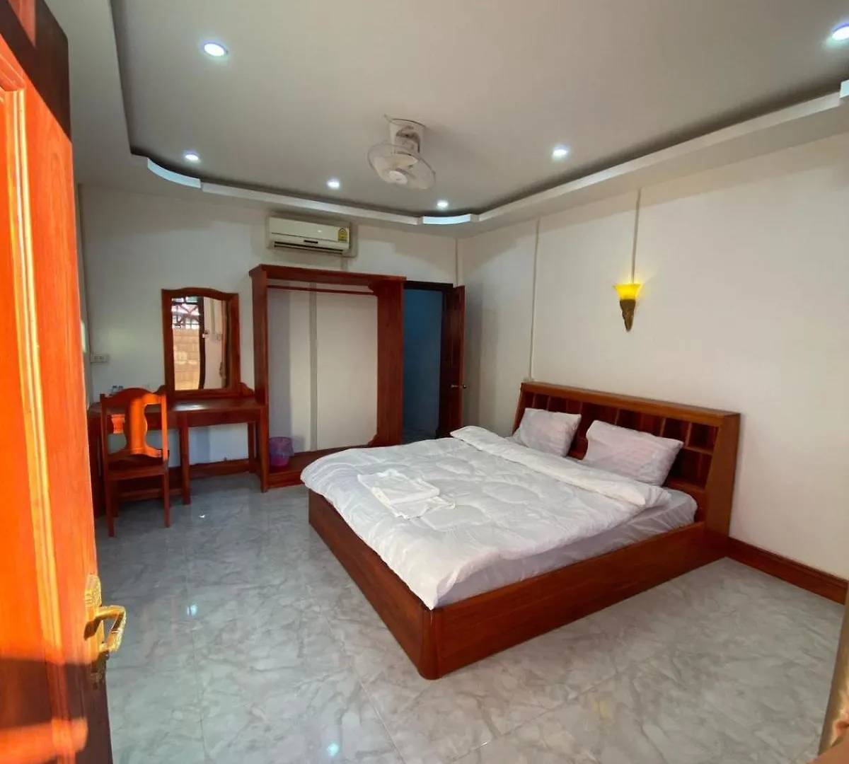 Siriphone Guesthouse & Restaurants Luang Prabang Laos